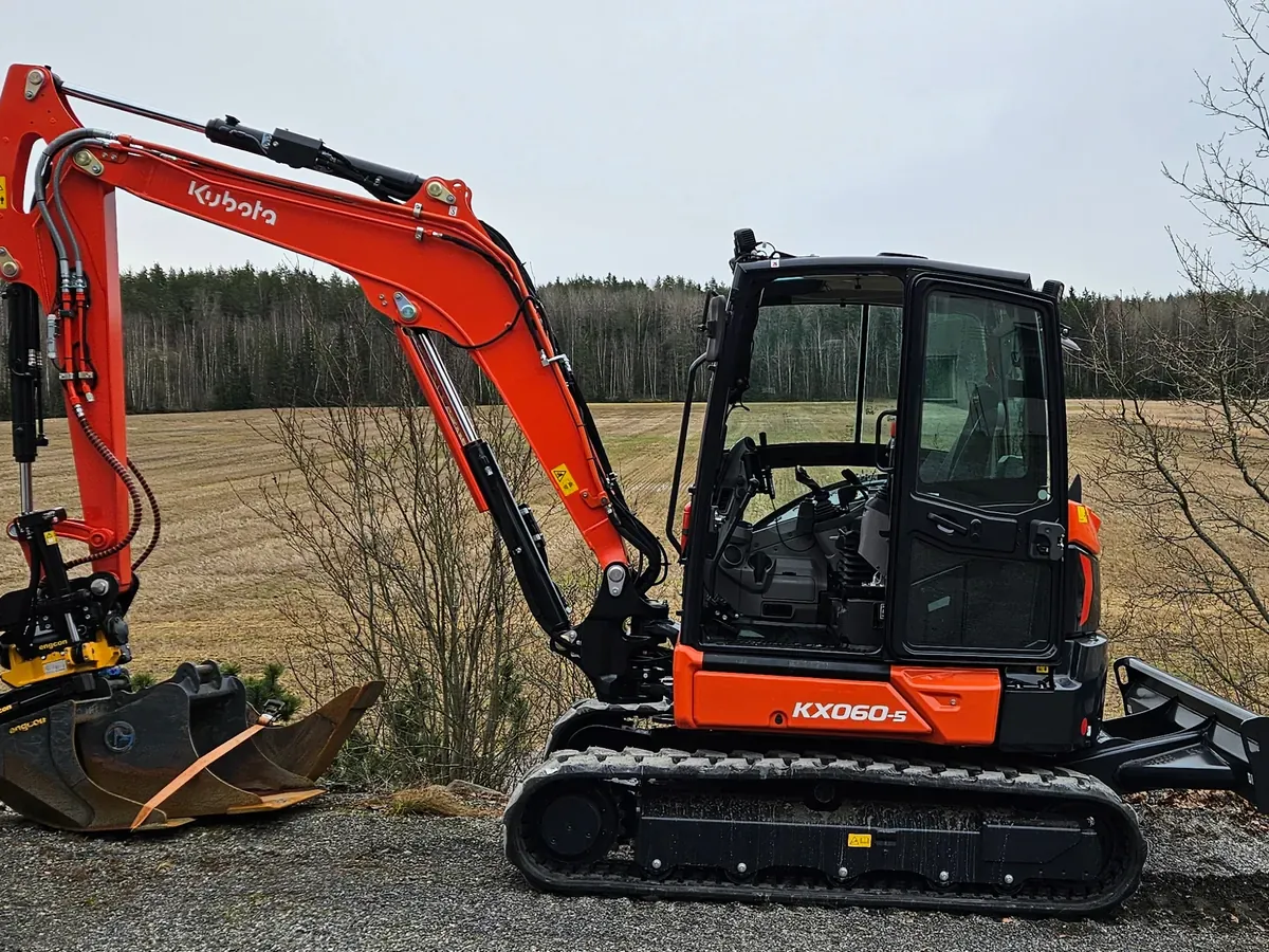 Kubota KX060-5 kaivinkone Verkakoneen pihalla
